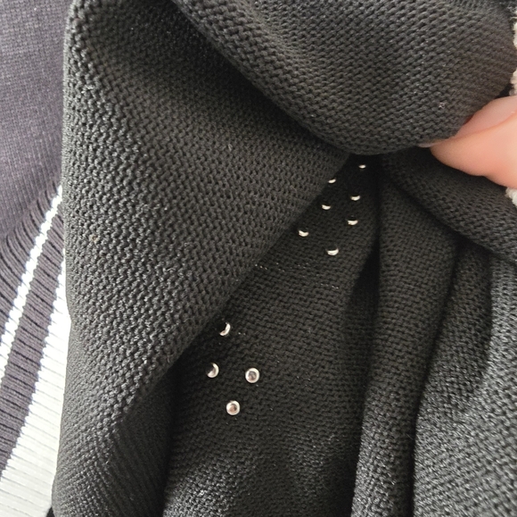 Black top - Picture 5 of 6